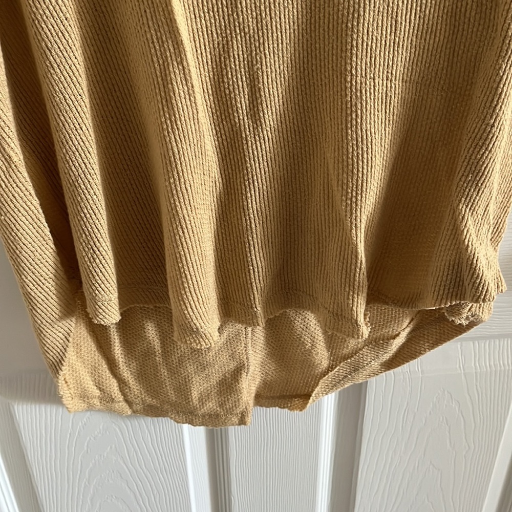 Project Basic Ribbed Short Sleeve Yellow V-Neck Top Size Medium - Picture 2 of 7